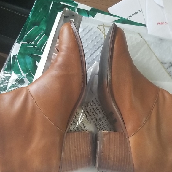 SOLD - TOMS Leila boots - Picture 3 of 4